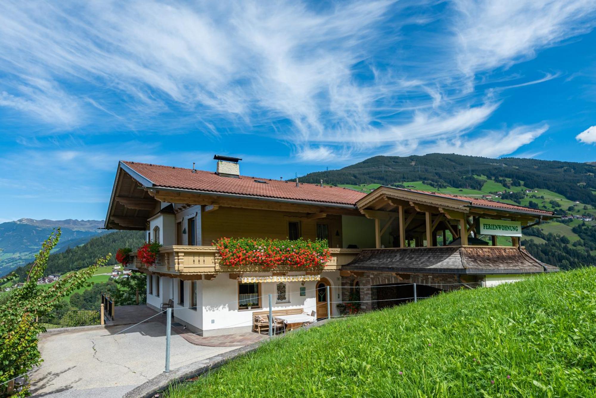 Ferienwohnung Ausblick Zillertal Hainzenberg Exterior foto